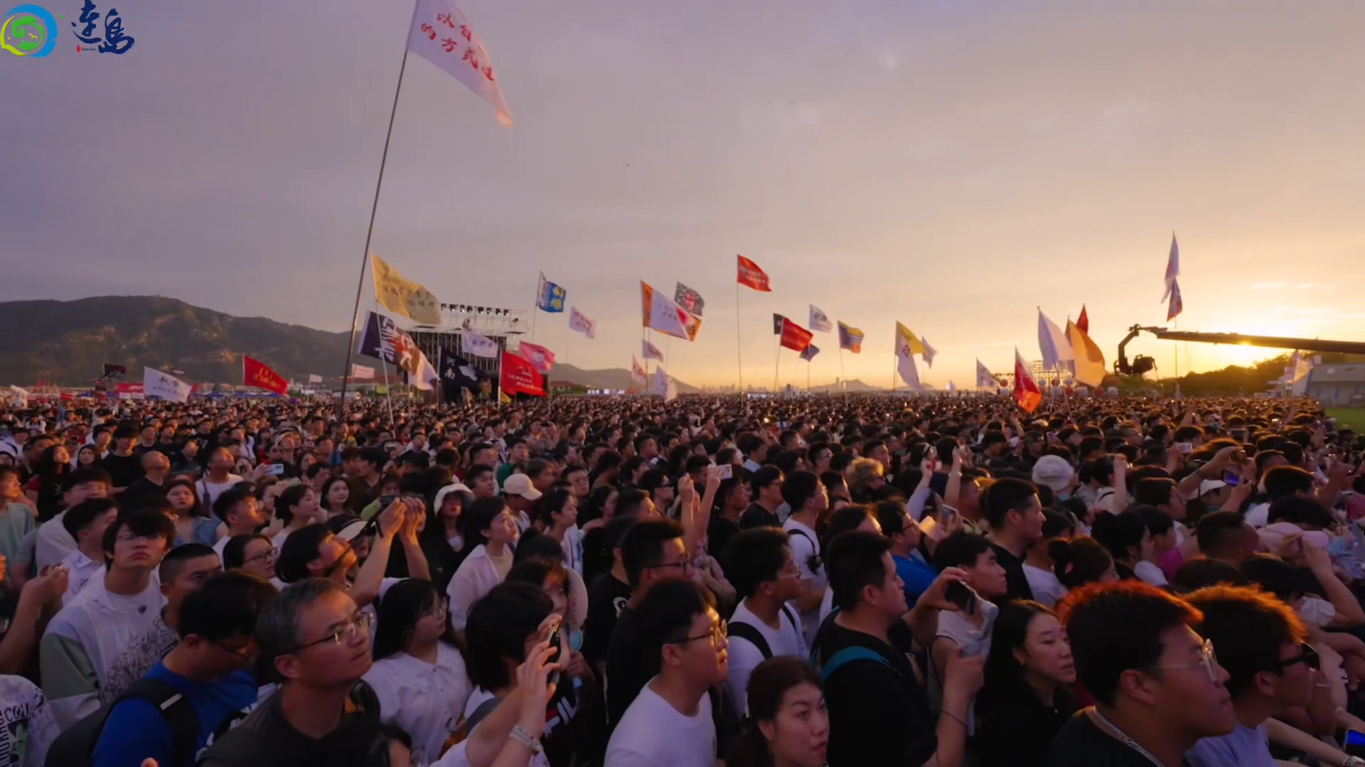Photos of the stage constructed with aluminum alloy trusses, including layer trusses, LED trusses, lighting trusses and crowd control barriers.