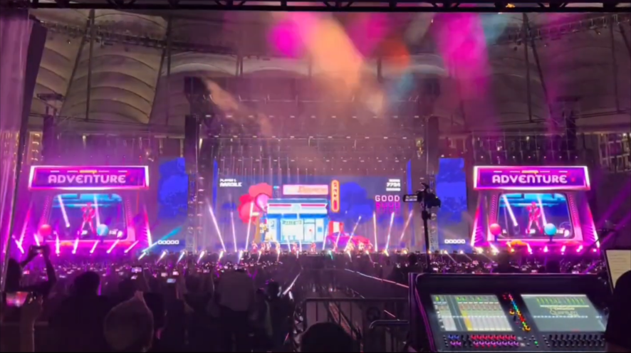 Aaron Kwok World Tour live stage, professional lighting and aluminum truss stage built by Guangdong Pinyuan Performance Equipment