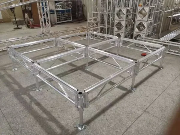 Aluminium frame and brace connection for lightweight portable stage