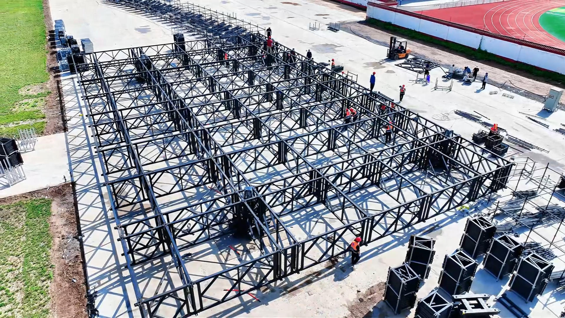 Electric cylinder lifting roof system assembly at Taihang Mountain Music Festival